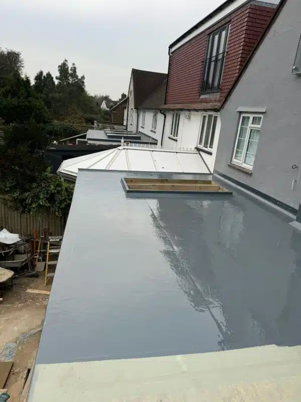 Flat roof extension covered with a new grey glass-fibre membrane